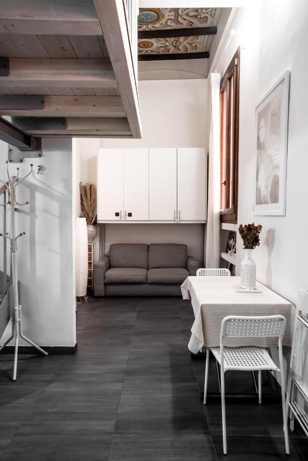 شقة Charming Frescoed Loft بولونيا المظهر الخارجي الصورة